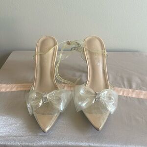 Women’s PVC Rhinestone bow 🎀💎 clear stilettos size 8.5✨